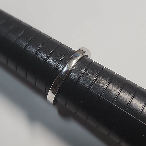 Elegant Silvertone Marquise Cut Glass Stone Ring Size 11.75 - Picture 2 of 4